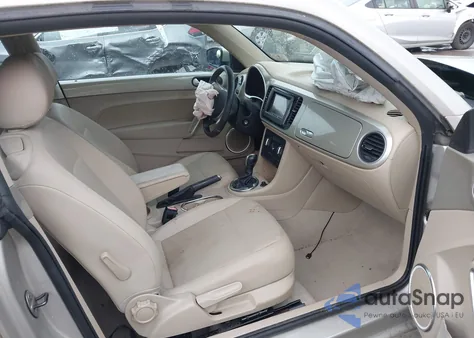 2013 Volkswagen Beetle 2.5L z USA, uszkodzony, nr VIN 3VWJX7AT0DM682590